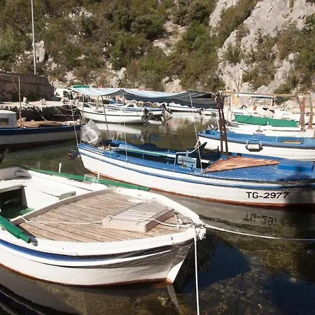 Kuca Ella